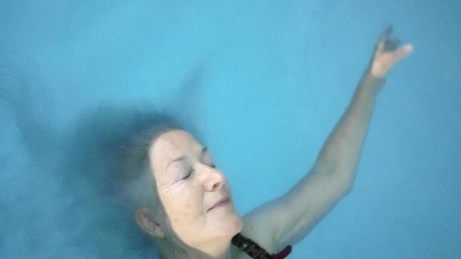 Trockenschwimmen, Regie und Buch: Susanne Kim